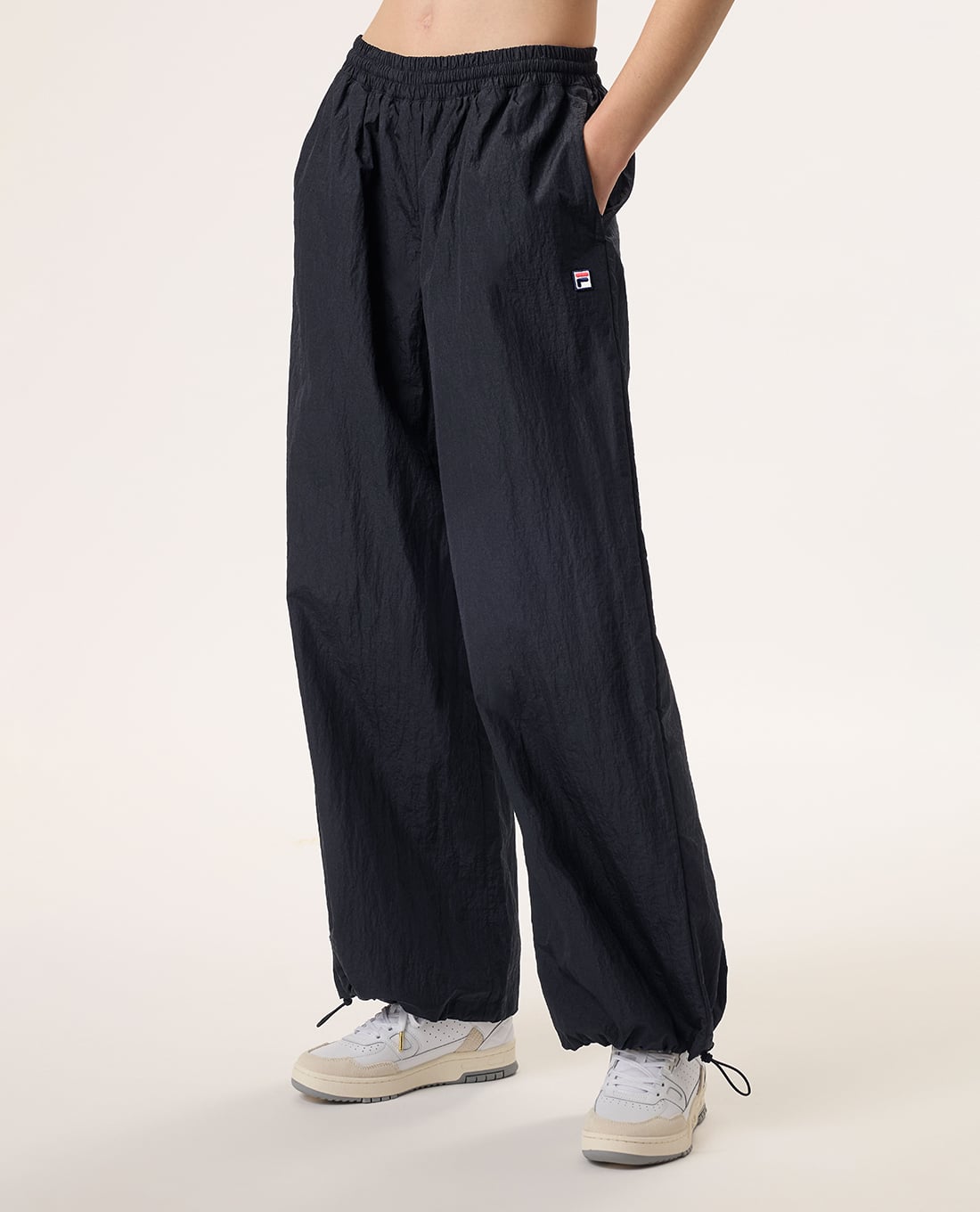 FILA - Quần dài nữ ống rộng Hailey Bieber Cringle