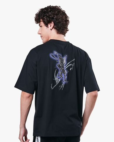  SKECHERS - Áo thun unisex ngắn tay phom suông Pokémon 