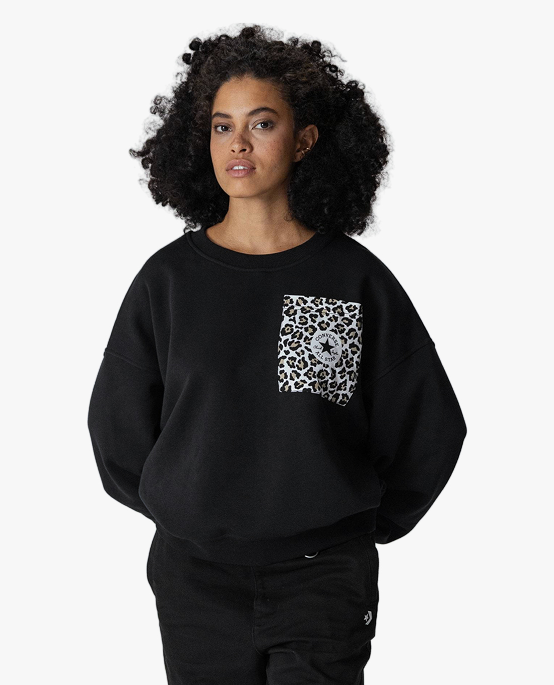 CONVERSE - Áo sweater nữ cổ tròn tay dài Leopard Crew