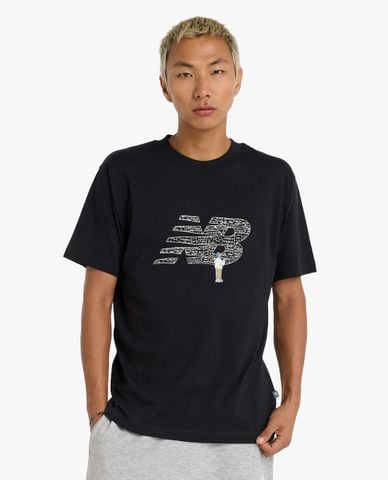  NEW BALANCE - Áo thun nam cổ tròn tay ngắn Chalk Board 