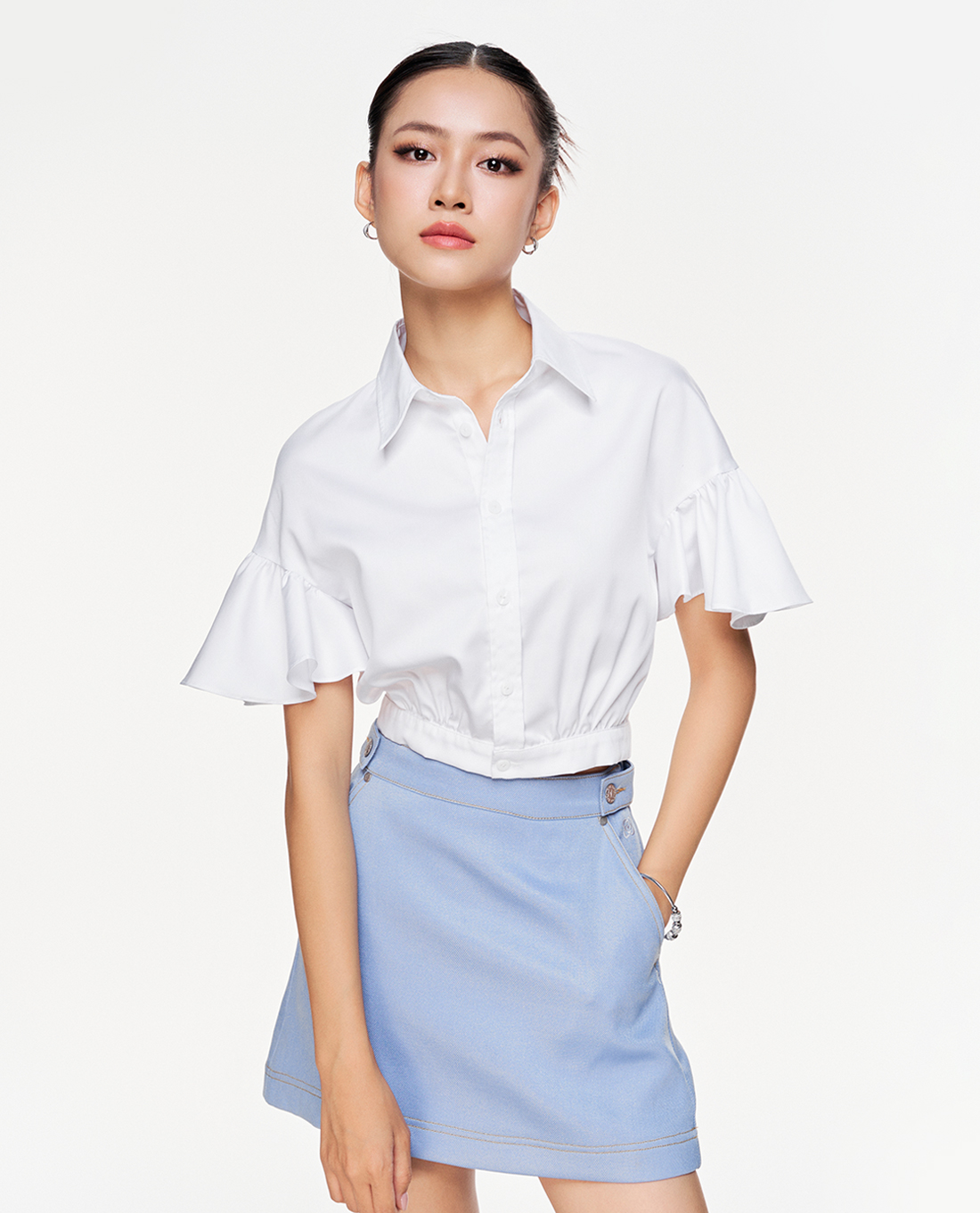 GIGI - Áo sơ mi nữ croptop cổ bẻ tay ngắn xếp nếp thời trang