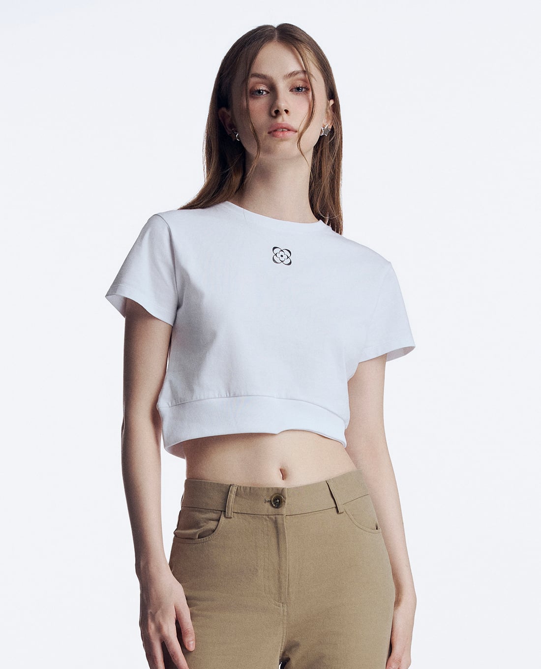 GIGI - Áo croptop nữ cổ tròn tay ngắn phối logo