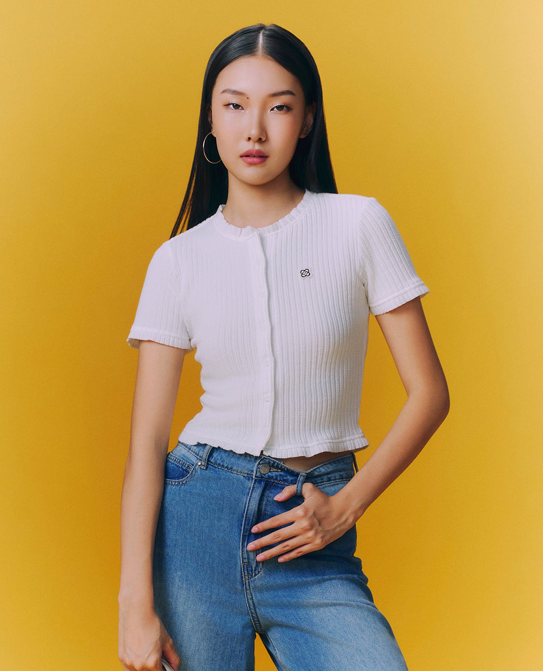 GIGI - Áo croptop cổ tròn tay ngắn hiện đại