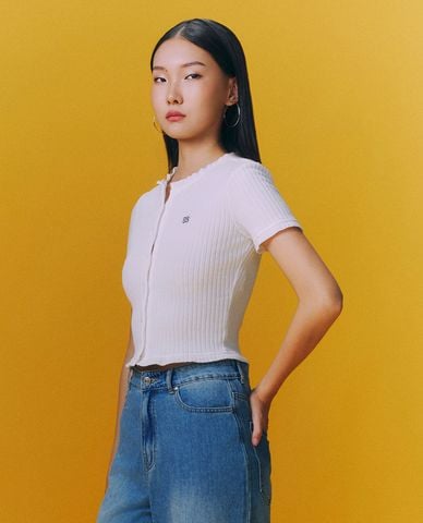  GIGI - Áo croptop cổ tròn tay ngắn hiện đại 