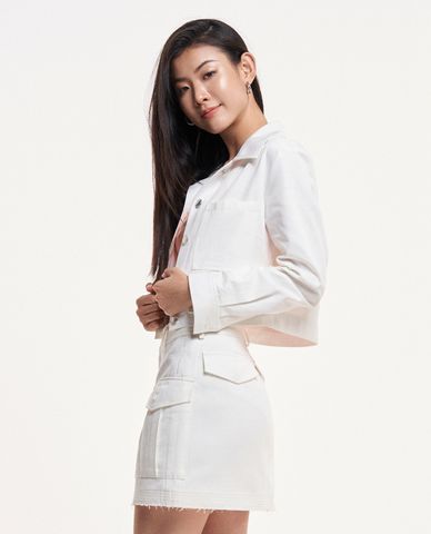  GIGI - Áo khoác croptop cổ bẻ tay dài hiện đại 