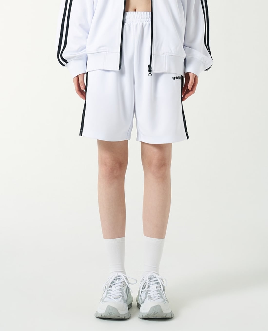 NERDY - Quần short unisex ống rộng lưng thun NY Minimal