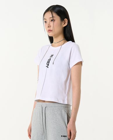  NERDY - Áo croptop nữ cổ tròn tay ngắn Vertical Blank Logo 