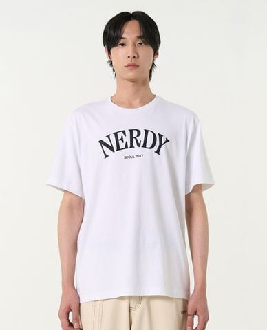  NERDY - Áo thun unisex cổ tròn tay ngắn Sheriff Arch Logo 