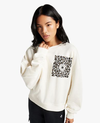  CONVERSE - Áo sweater nữ cổ tròn tay dài Leopard Crew 