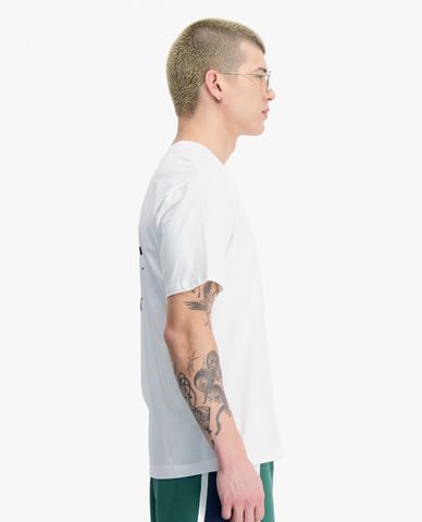  NEW BALANCE - Áo thun nam cổ tròn tay ngắn Hoops Essentials 