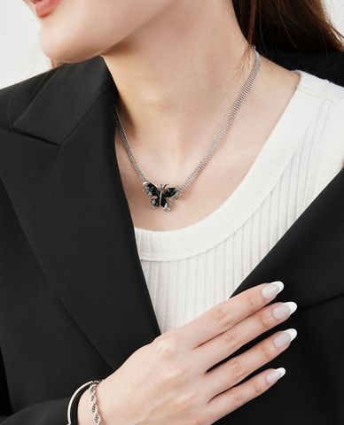  CECI - Vòng cổ nữ phối mặt bươm bướm đính đá 