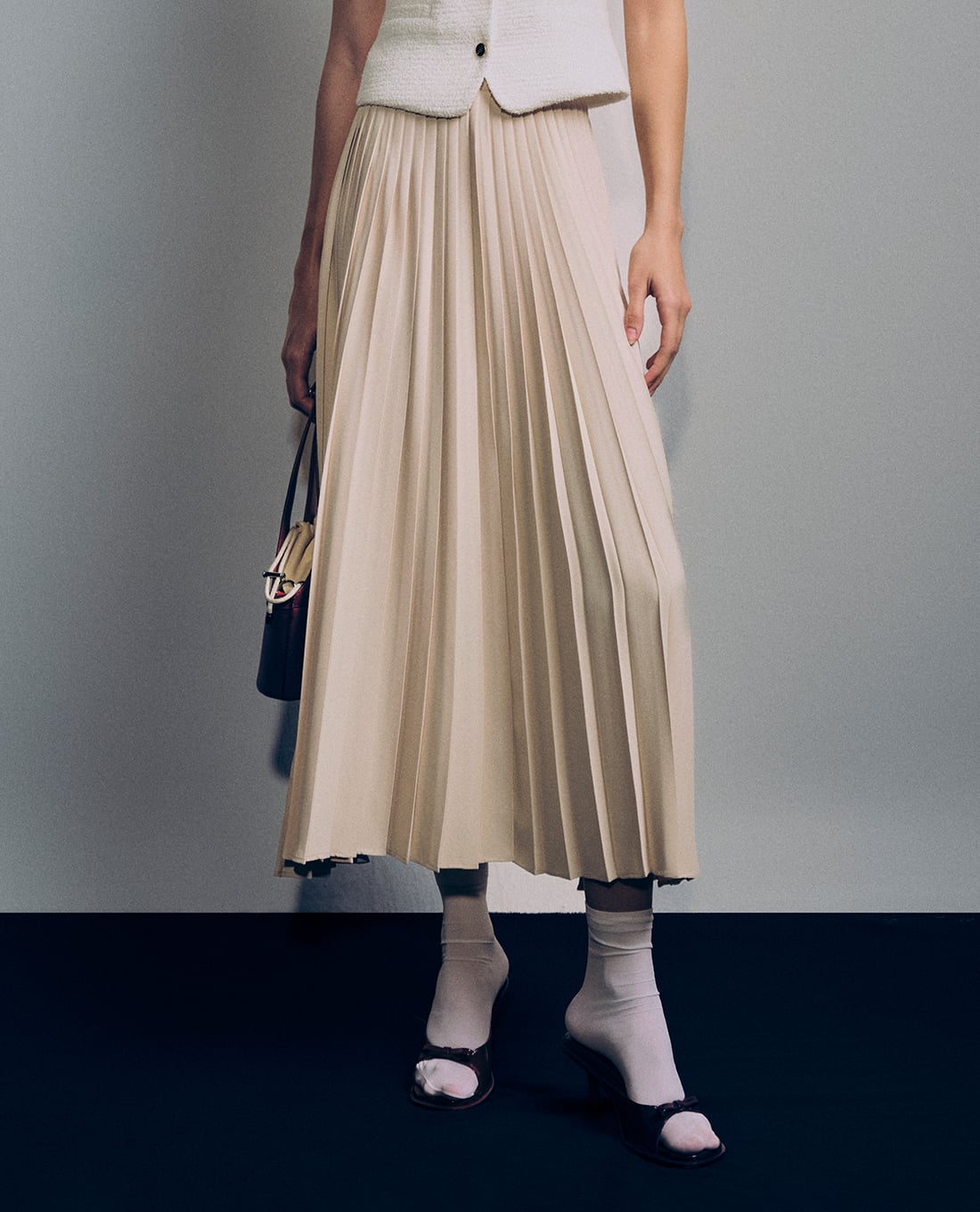 GIGI - Chân váy xếp li midi thanh lịch