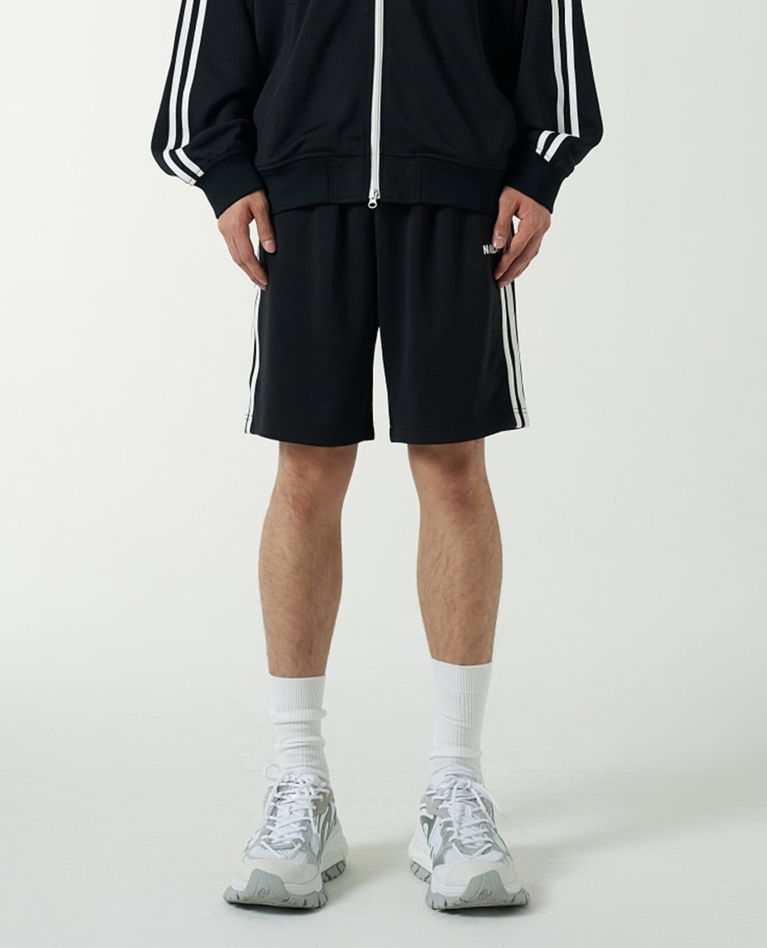 NERDY - Quần short unisex ống rộng lưng thun NY Minimal