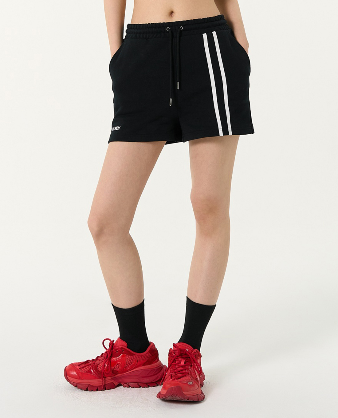 NERDY - Quần shorts ngắn nữ lưng thun Vertical Line