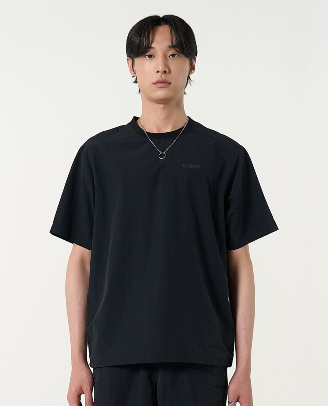 NERDY - Áo thun unisex cổ tròn tay ngắn Woven Basic