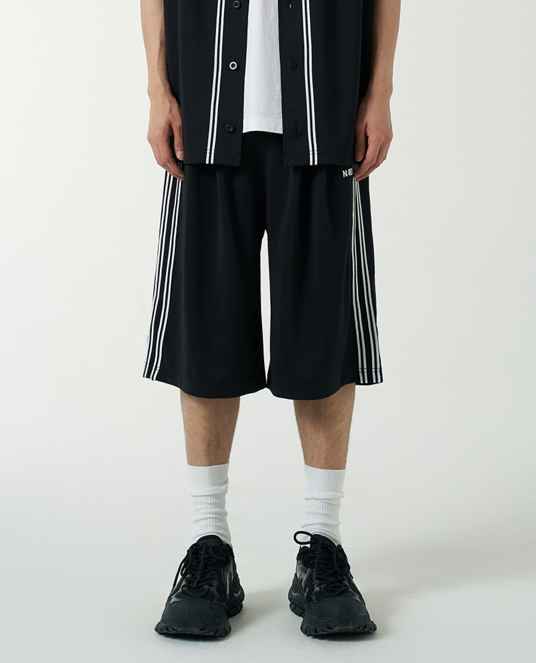 NERDY - Quần short unisex ống rộng lưng thun NY Bermuda Track