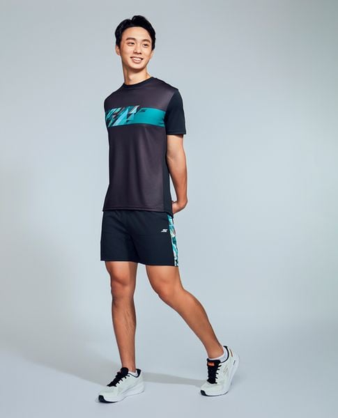 Giày chạy bộ Skechers phối cùng đồ thể thao Skechers