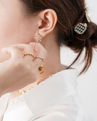  CECI - Khuyên tai nữ tròn hình cánh hoa thanh lịch 