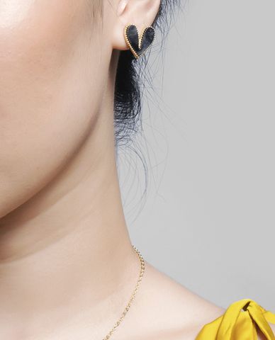  CECI - Khuyên tai nữ hình trái tim đen sang trọng 