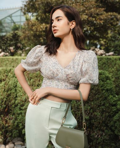  GIGI - Áo kiểu nữ cổ V tay phồng thời trang 