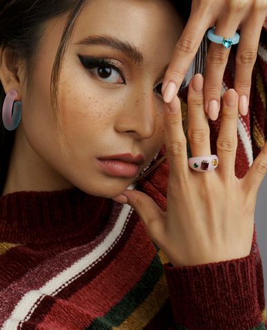  CECI - Nhẫn nữ nhựa mặt đính đá trái tim 