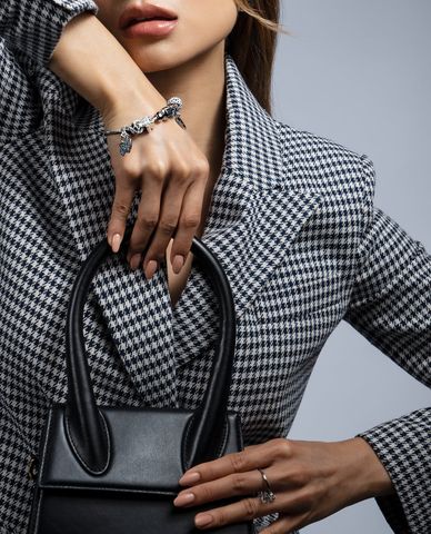  CECI - Vòng đeo tay nữ dây tròn phối charm đính đá sang trọng 