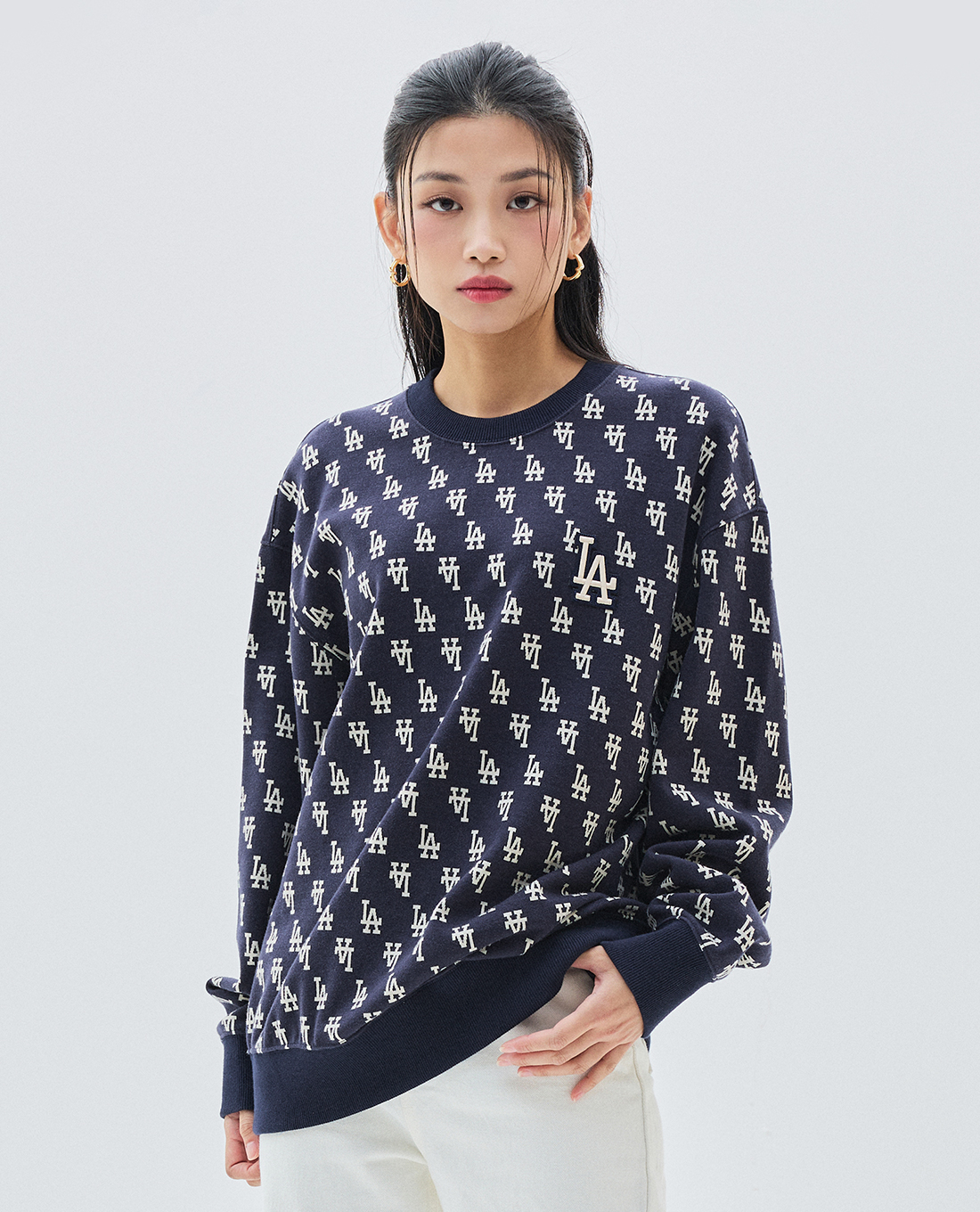 MLB - Áo sweatshirt unisex cổ tròn tay dài Classic Monogram Allover Jacquard