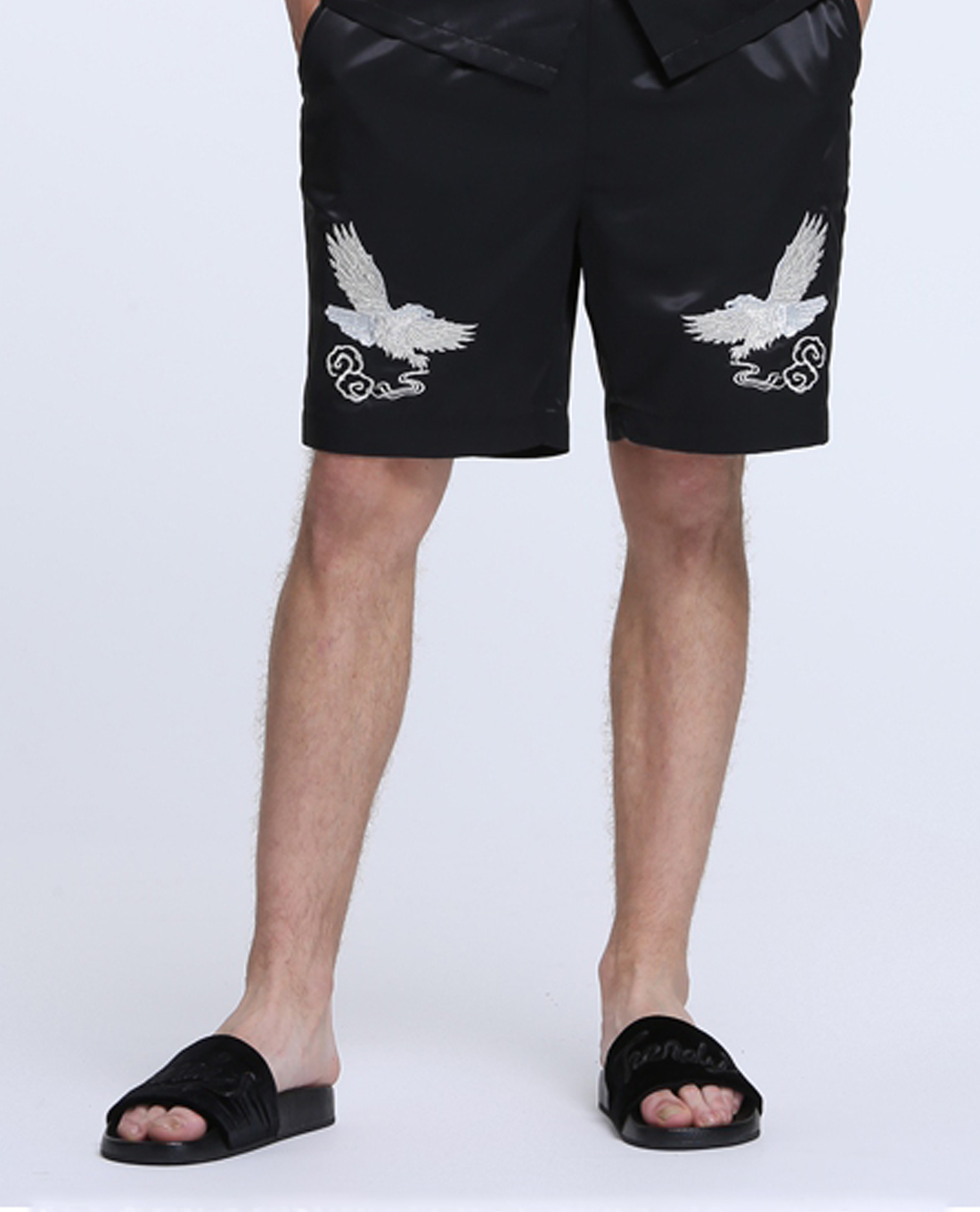 TRENDIANO - Quần short nam ống suông thêu hình đại bàng