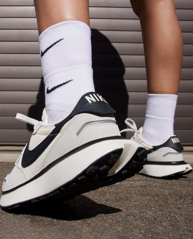  NIKE - Giày sneakers nữ cổ thấp hiện đại 