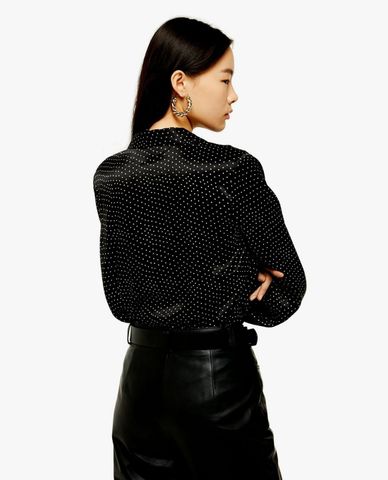  TOPSHOP - Áo kiểu nữ cổ V họa tiết chấm bi PETITE Satin Scallop Spot 