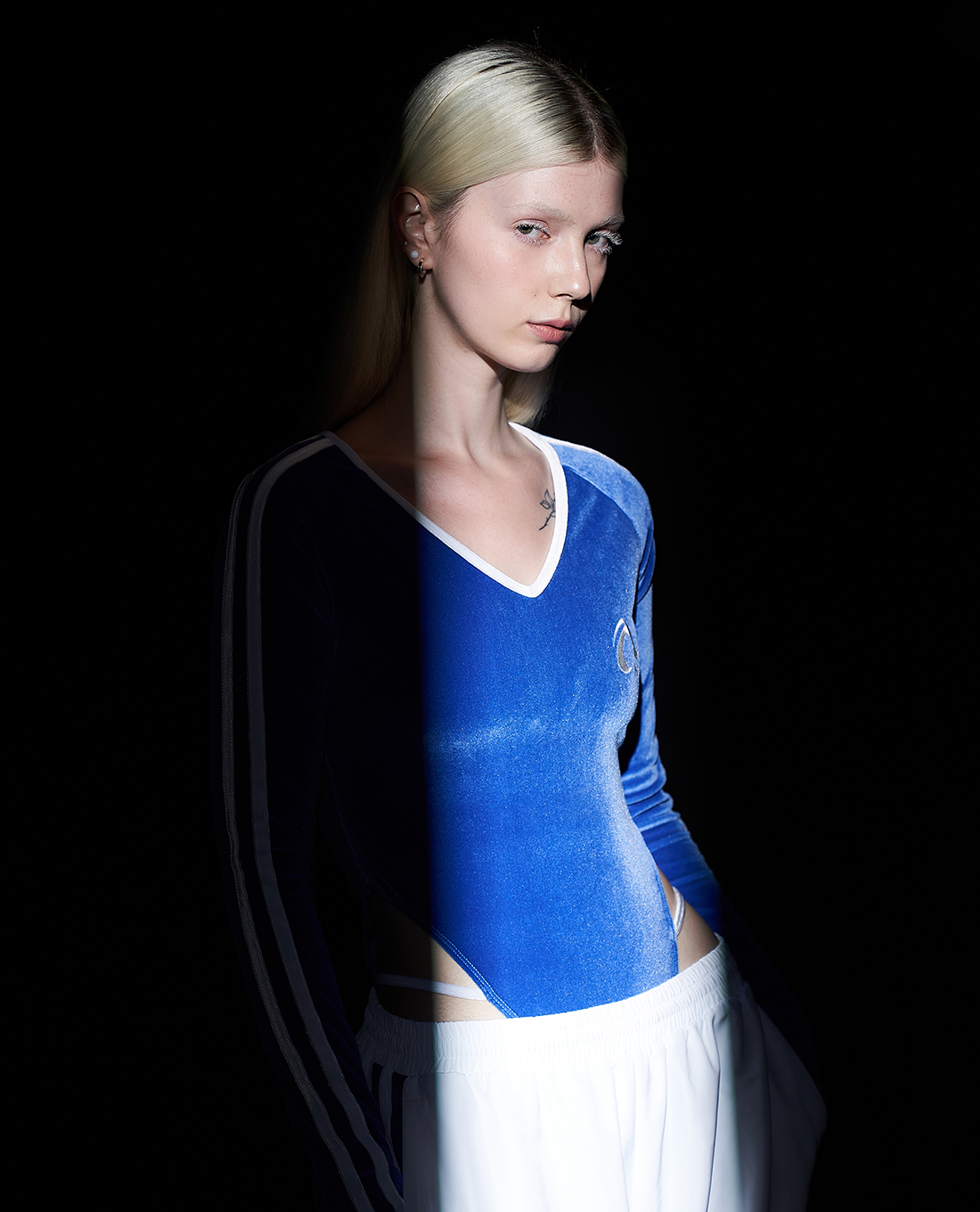 NERDY - Bodysuits nữ cổ V tay dài NY Velvet