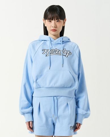  NERDY - Áo hoodie nữ phom croptop Cursive Logo 