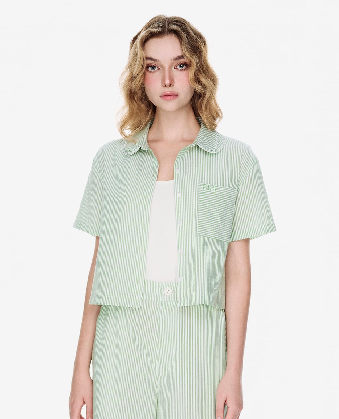 GIGI - Áo sơ mi nữ cổ bẻ tay ngắn phom croptop