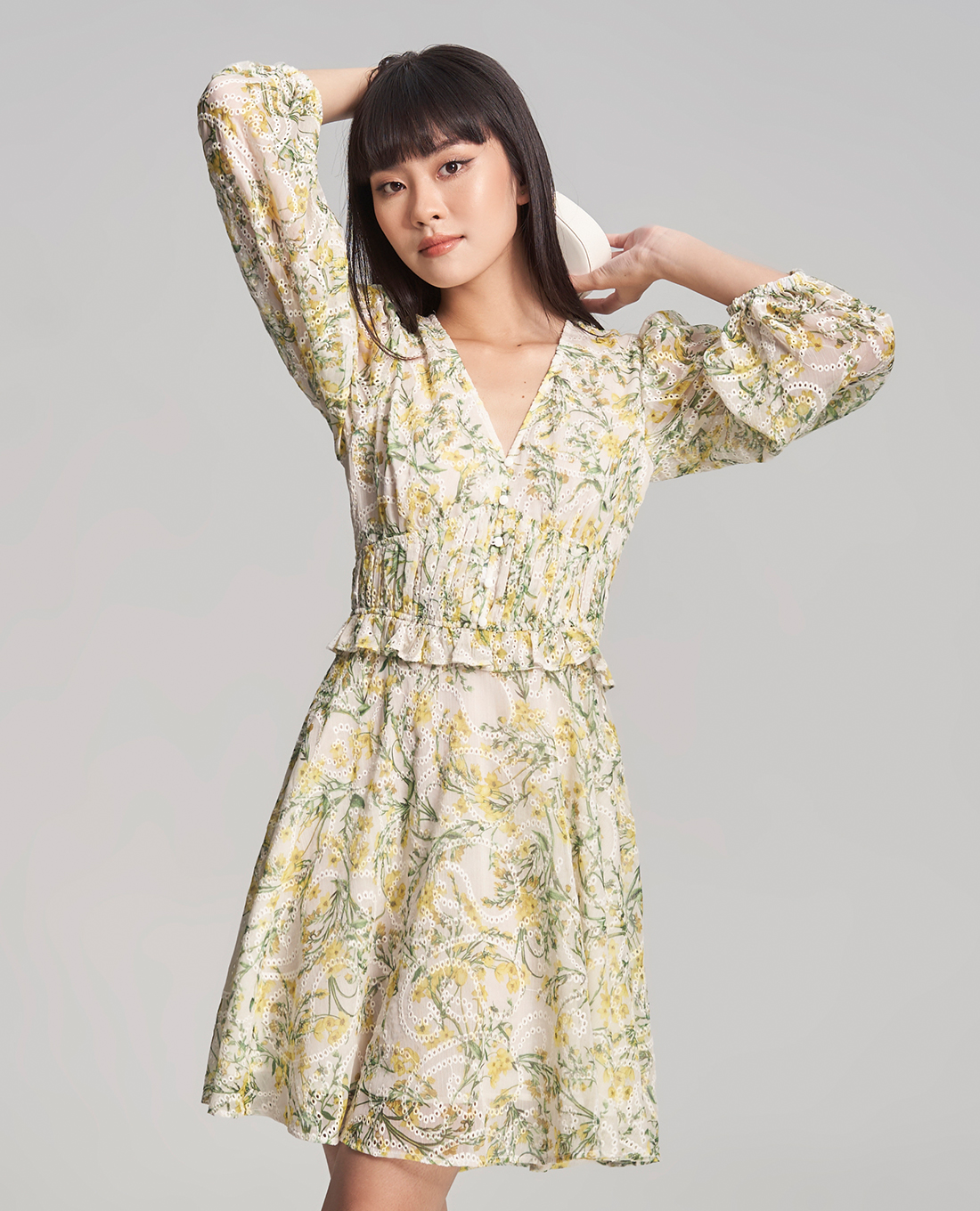 GIGI - Đầm mini dài tay cổ V phối nút hiện đại