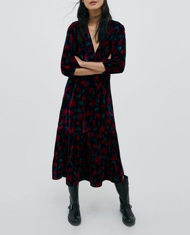  MAX&Co.- Đầm midi cổ V tay lỡ 3D Velvet 