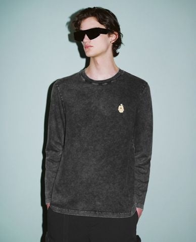  URBAN REVIVO - Áo thun nam cổ tròn tay dài phối hình in độc đáo 