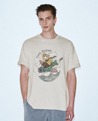  URBAN REVIVO - Áo thun nam cổ tròn tay ngắn in họa tiết 