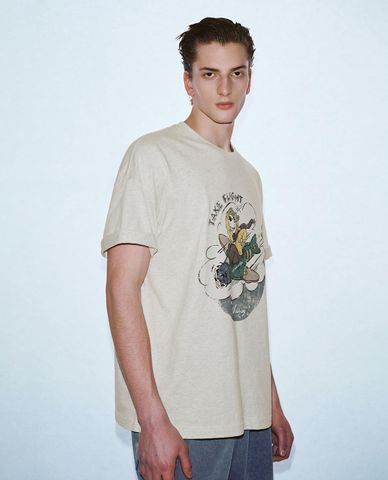  URBAN REVIVO - Áo thun nam cổ tròn tay ngắn in họa tiết 