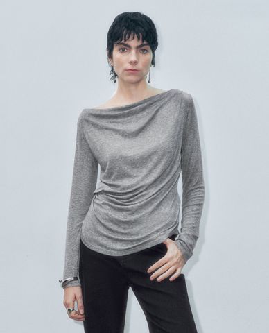  URBAN REVIVO - Áo kiểu nữ cổ thuyền tay dài Ruched Regular 