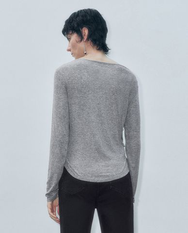  URBAN REVIVO - Áo kiểu nữ cổ thuyền tay dài Ruched Regular 