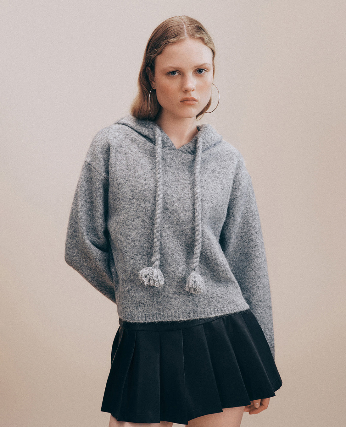 URBAN REVIVO - Áo hoodie nữ phối mũ trùm thời thượng Loose