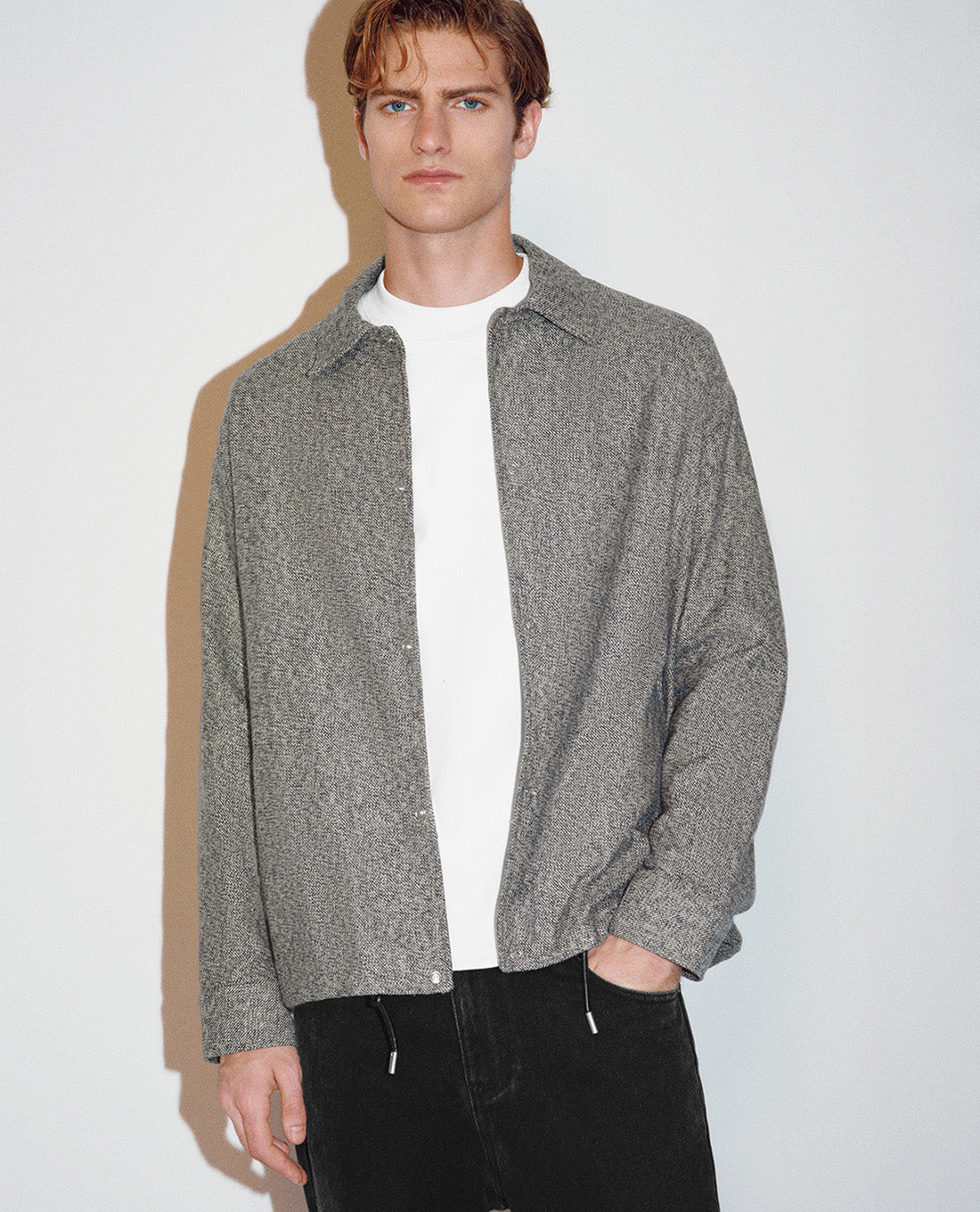 URBAN REVIVO - Áo khoác sơ mi nam cổ bẻ tay dài Oversized