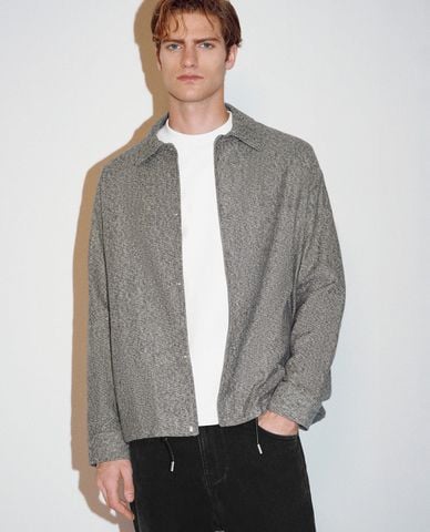  URBAN REVIVO - Áo khoác sơ mi nam cổ bẻ tay dài Oversized 