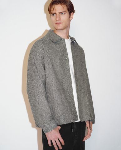  URBAN REVIVO - Áo khoác sơ mi nam cổ bẻ tay dài Oversized 