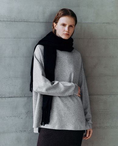  URBAN REVIVO - Áo thun nữ cổ tròn tay dài thanh lịch 