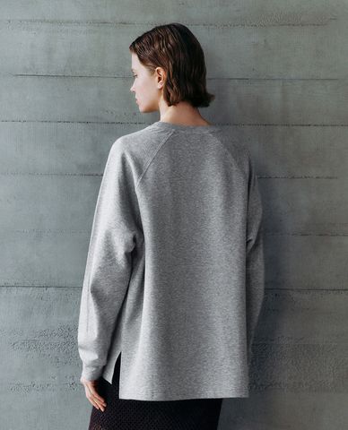  URBAN REVIVO - Áo thun nữ cổ tròn tay dài thanh lịch 