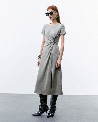  URBAN REVIVO - Đầm midi chữ A cổ tròn tay ngắn Twist 