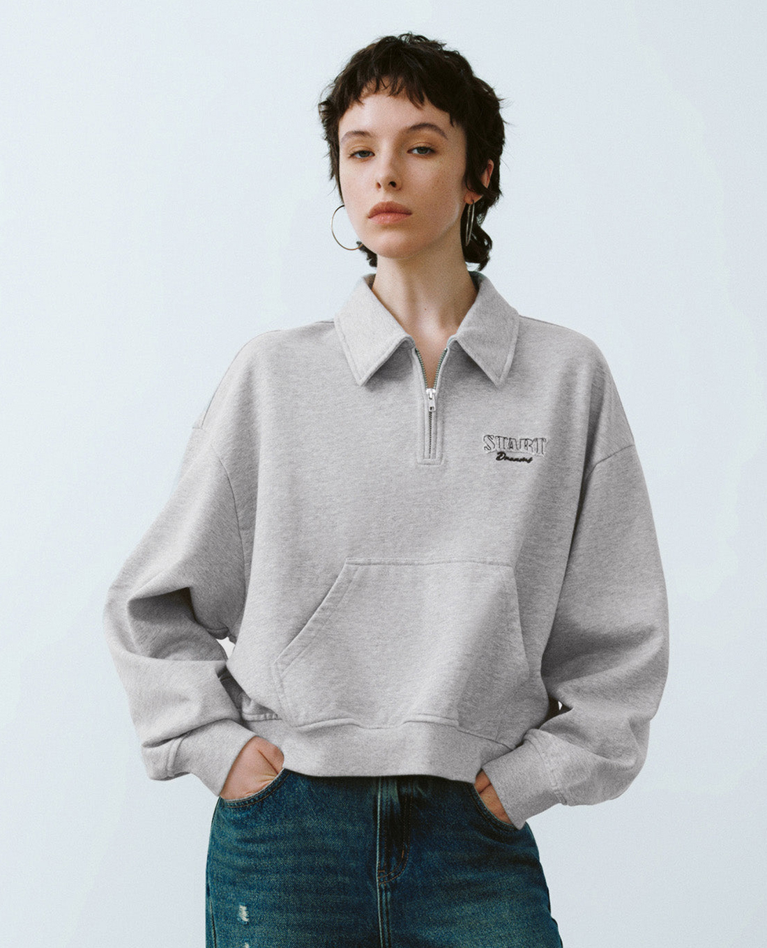 URBAN REVIVO - Áo sweatshirt nữ cổ V tay dài Oversized