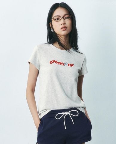  URBAN REVIVO - Áo thun nữ cổ tròn tay ngắn in họa tiết 