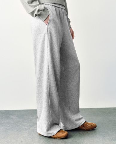  URBAN REVIVO - Quần dài nữ ống rộng lưng thun Elastic Waist Wide 